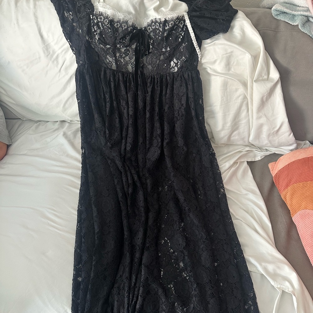 Lace Pattern Midi Length Dress NMOT. Size small. Tried on, never worn. - Picture 2 of 4